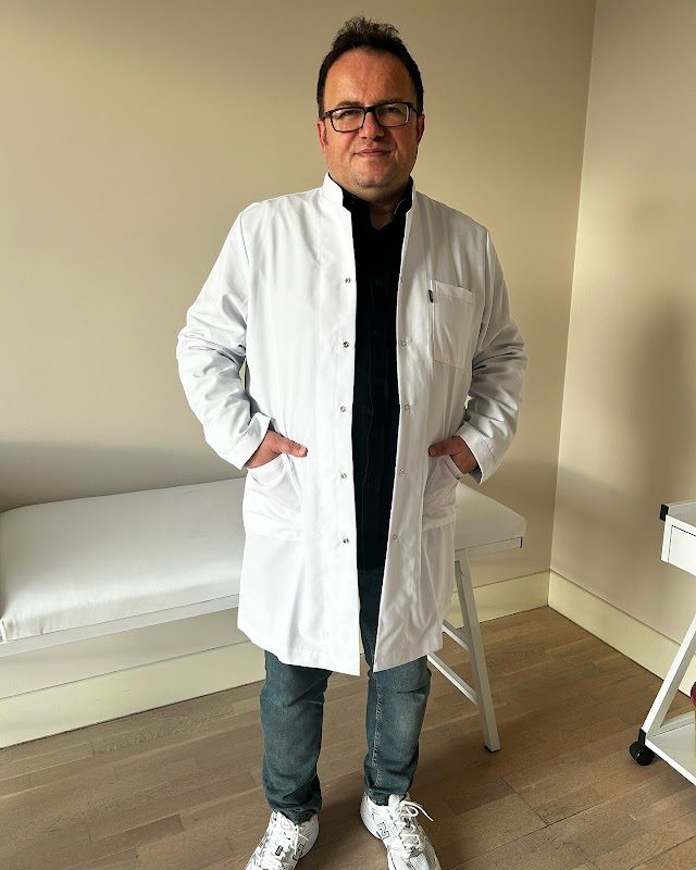 Dr. Özgür Karameşe - Estetik