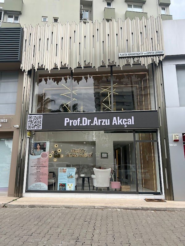Dr. Arzu Akçal - Estetik