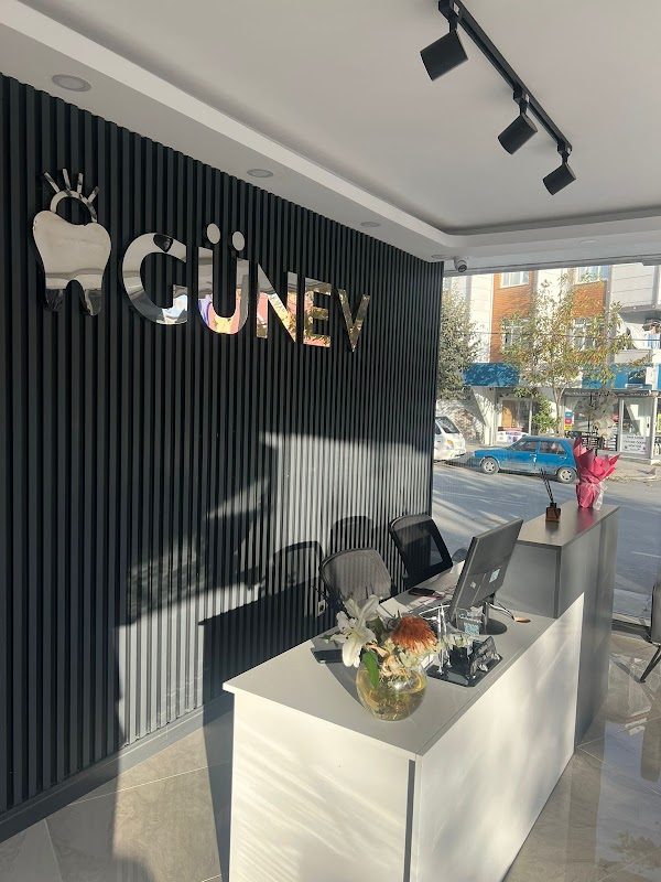 Dt. Berkay Günaştı - Estetik