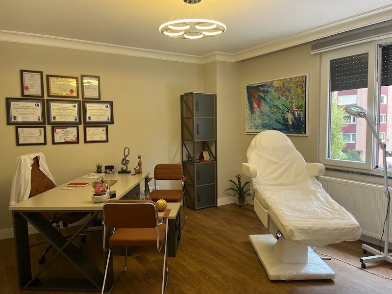 Dr. Gözde Kısa - Estetik