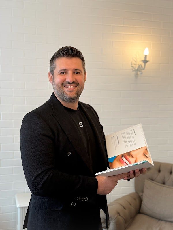 Dr. Arten Dyrmishi - Estetik