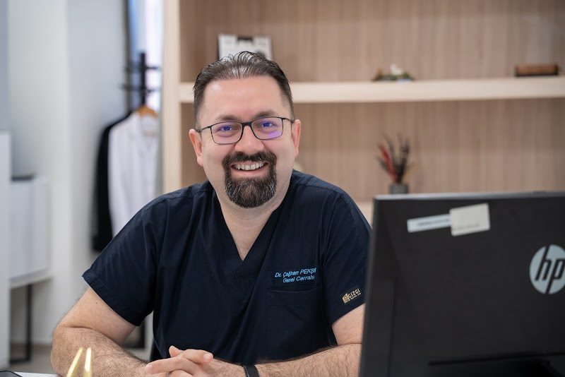 Dr. Çağhan Pekşen - Estetik